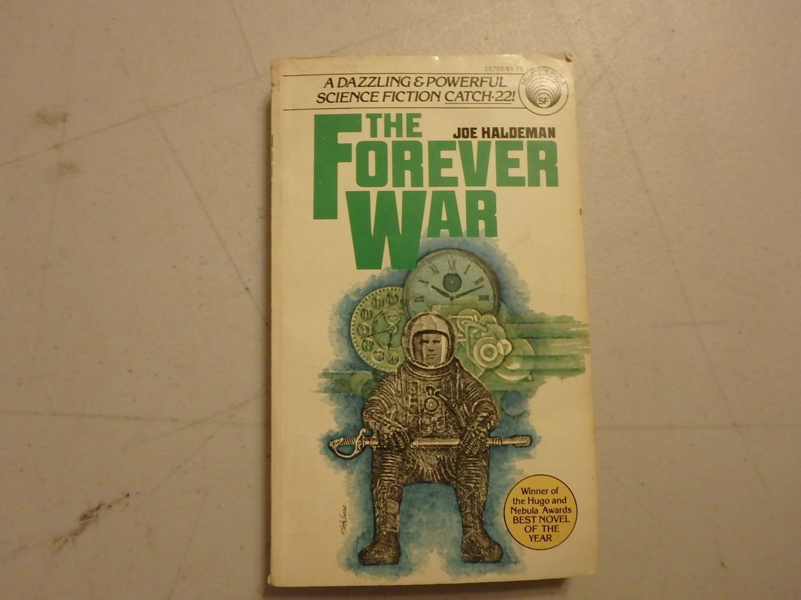 The Forever War (s.f. Masterworks) by Haldeman. Joe ( 2010 ) Paperback